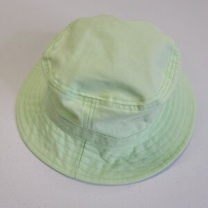 Aritzia TNA pastel green bucket hat M/L